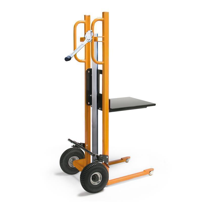 Cargo lift for safe movements