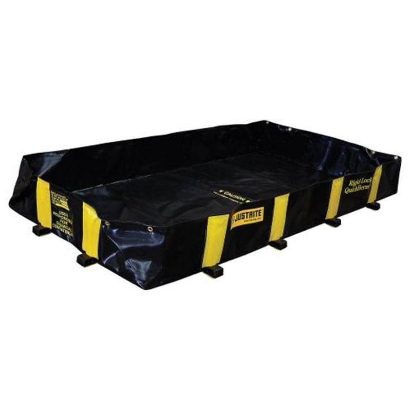 Flexible spill containment mat