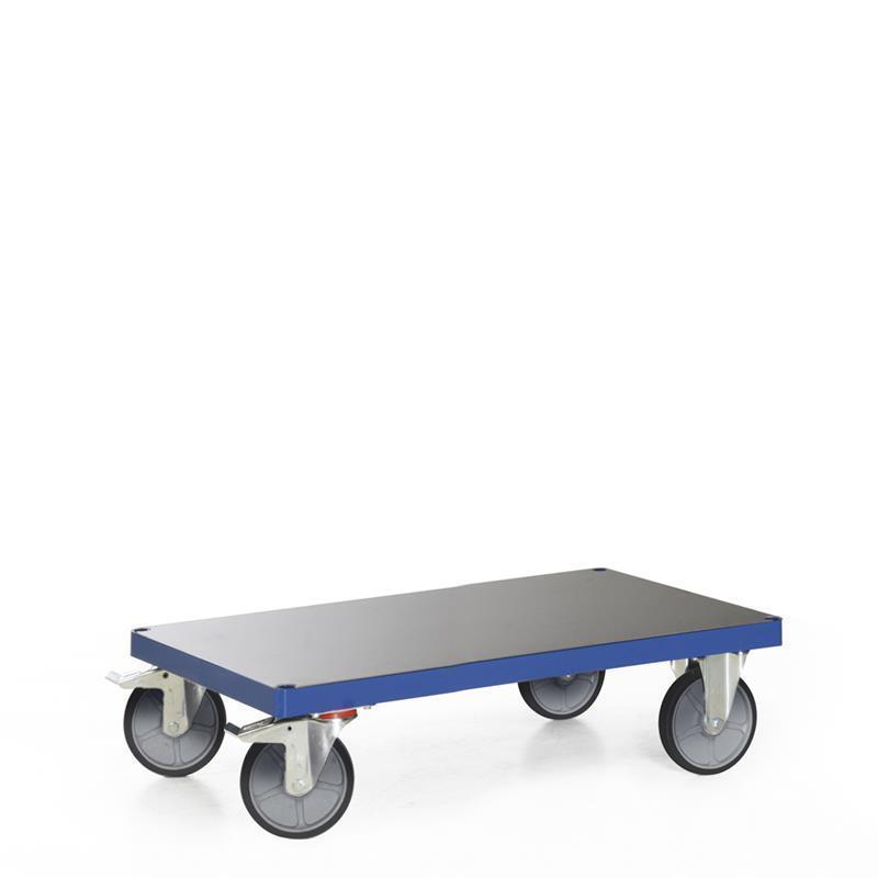 Plate with wheels for cargo transport