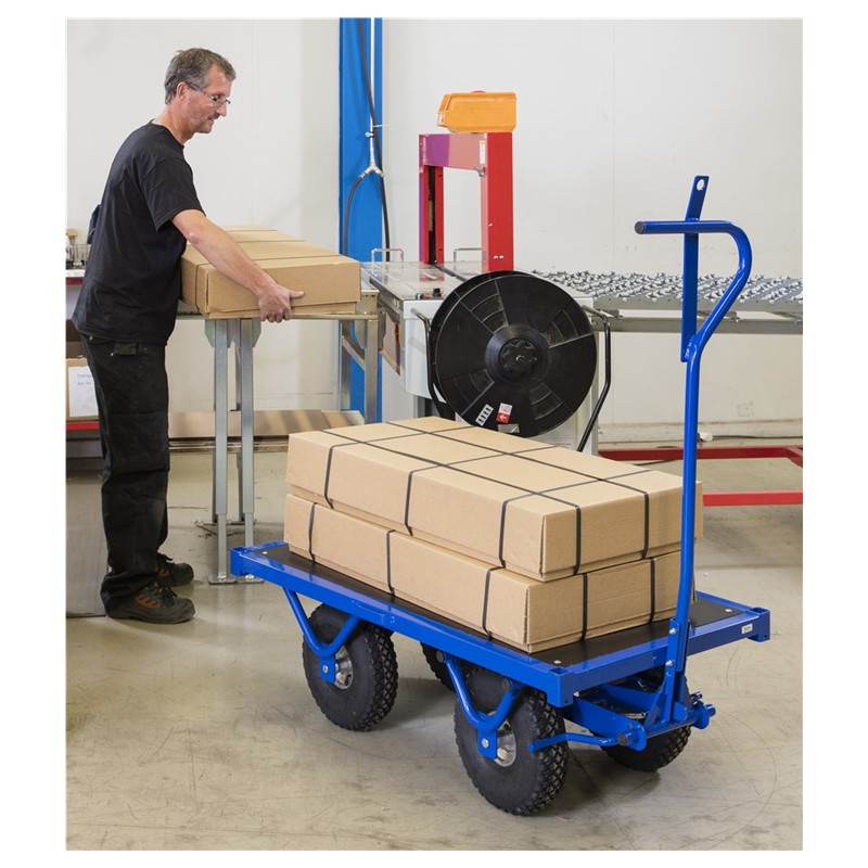 Négykerekű teherautó: Hedvig