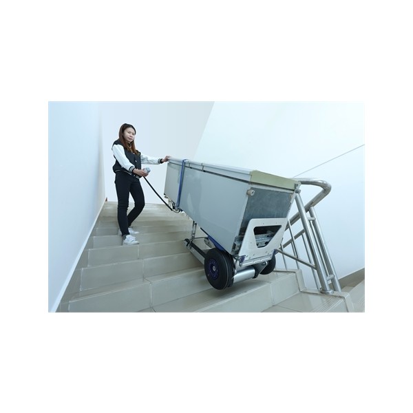 Lépcsőn mozgó motoros kocsi