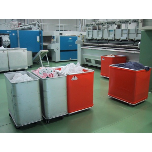 Plastični škatlasti voziček za pralnice, hotele ali industrijo (polne stranice)