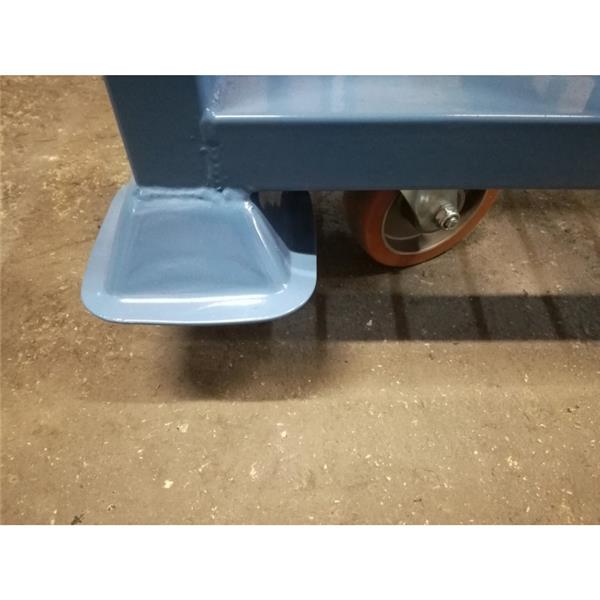 Movable stand for truck tires 6