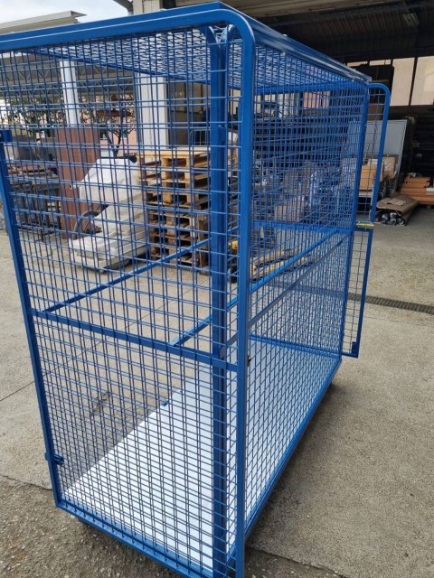 Veliki mrežasti zabojniki za pakete