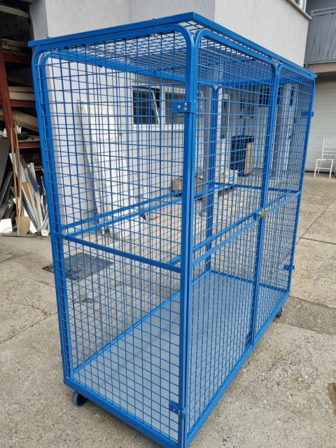 Veliki mrežasti zabojniki za pakete