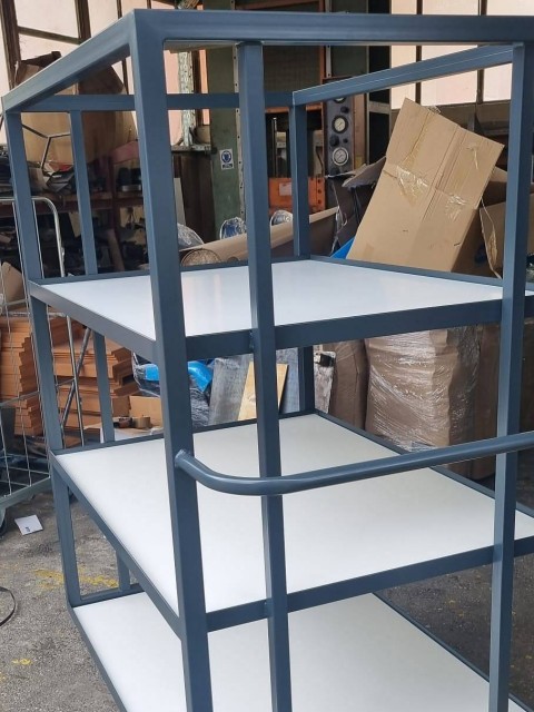 Namenski vozički s policami za težke tovore