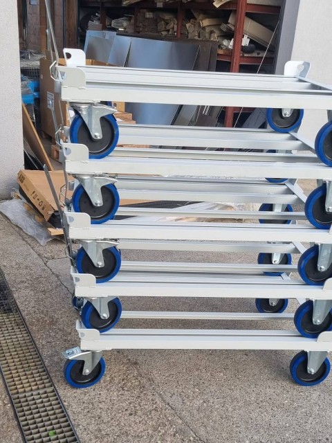 Paletni vozički z rudo za vlakovno vleko