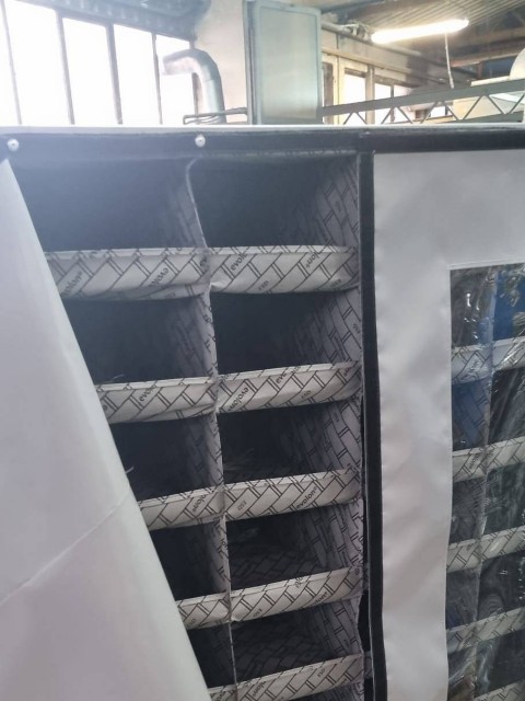 Stojala s prekati za dele v proizvodnji