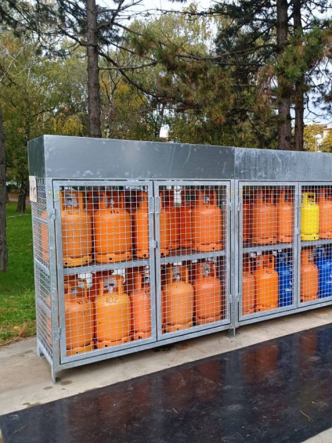 Izdelava kletk za skladiščenje jeklenk