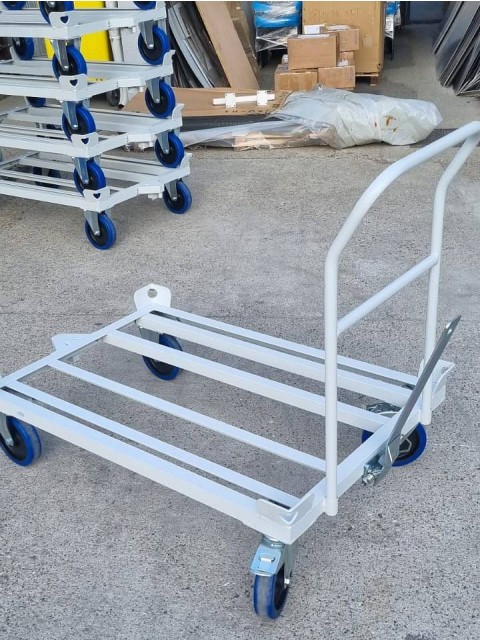 Paletni vozički z rudo, ročajem in označevalno tablico