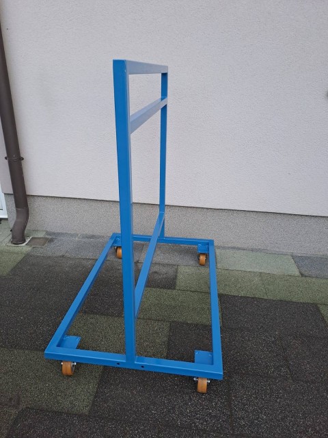 Nosilni vozički za industrijske dele