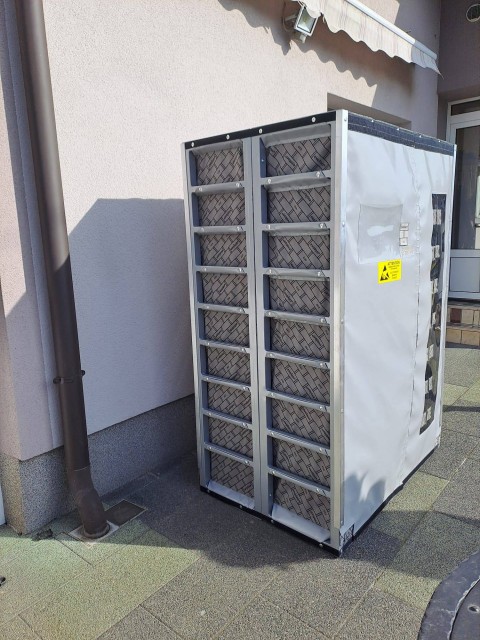 Stojala s prekati za dele v proizvodnji