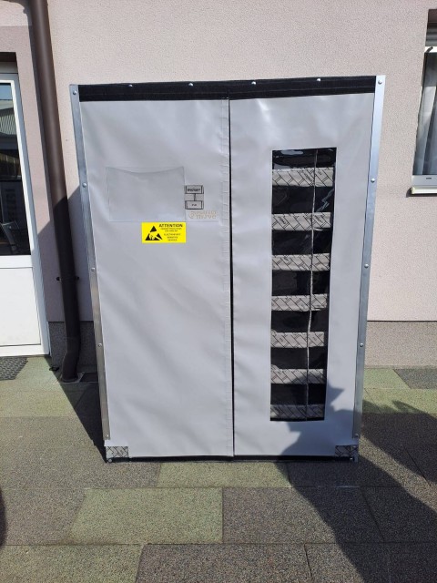 Stojala s prekati za dele v proizvodnji