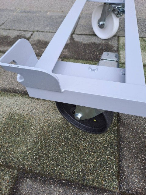 ESD okvirji za paletno logistiko