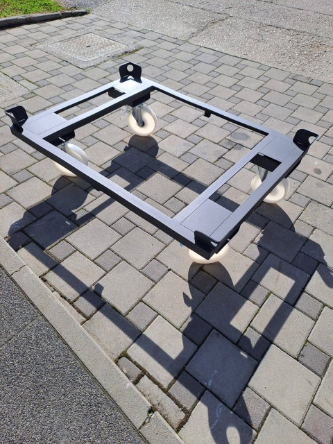 Paletni vozički za avtomobilsko industrijo