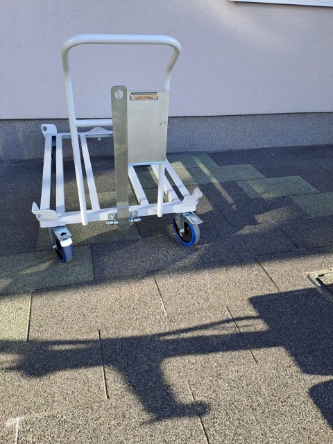 Paletni vozički z rudo, ročajem in označevalno tablico