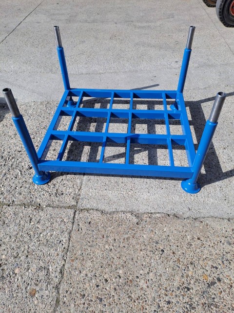 Stojala po meri za višinsko skladiščenje