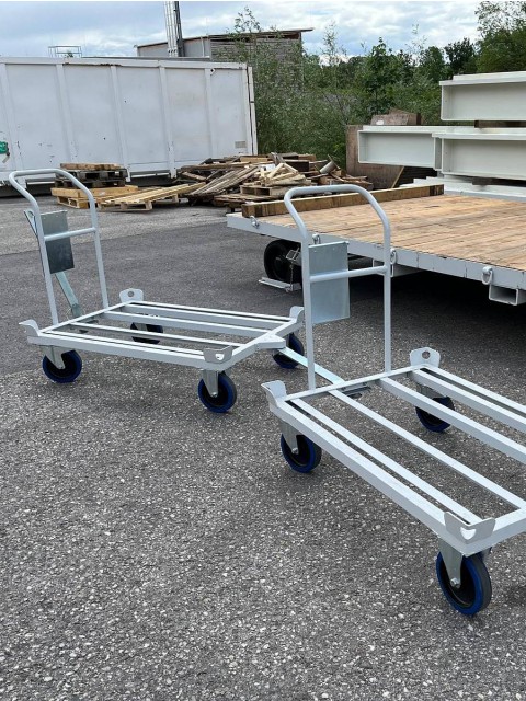Paletni vozički z rudo, ročajem in označevalno tablico