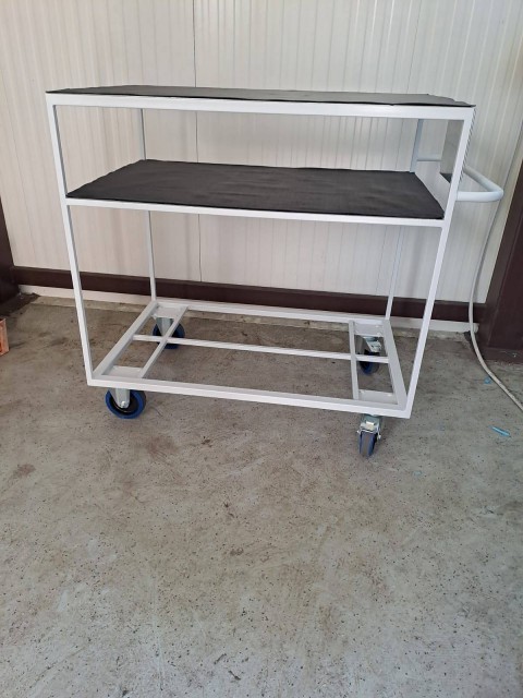 Etažni voziček z 2 nivojema