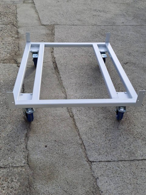 Okvirji na kolesih z nosilci za paleto