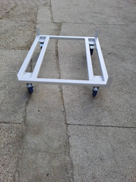 Okvirji na kolesih z nosilci za paleto