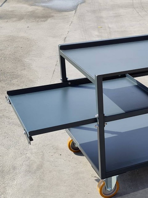 Izdelava kovinskih miznih vozičkov s policami