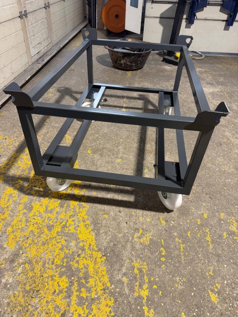 Višji vozički s kolesi za palete