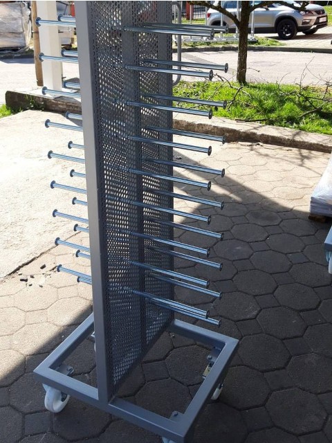 Stojala vozički za polizdelke pri delovnem mestu