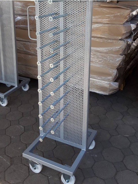 Stojala vozički za polizdelke pri delovnem mestu