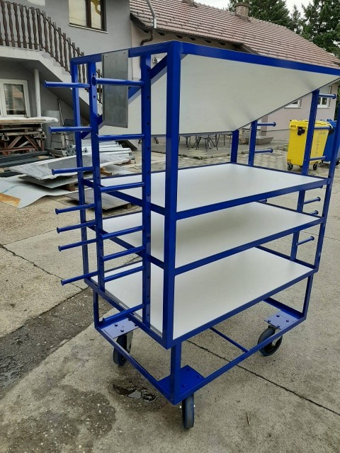 Izdelava industrijskih vozičkov s policami