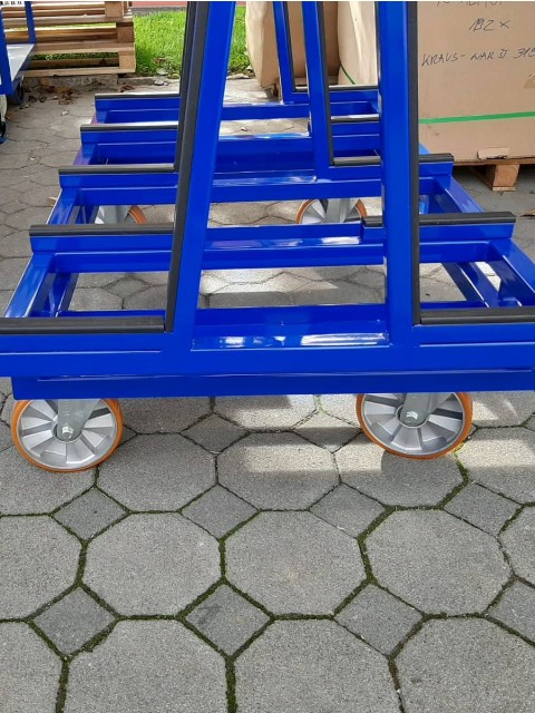Nosilci s kolesi za steklo po meri