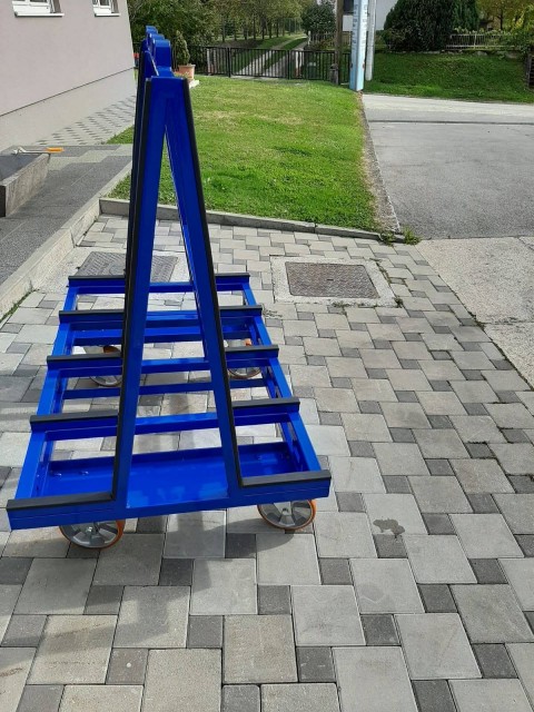 Nosilci s kolesi za steklo po meri