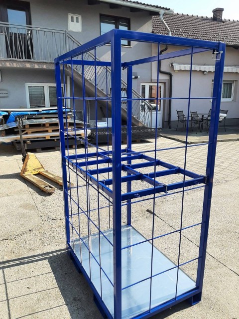 Stojala izdelana za skladiščenje izdelkov podjetij