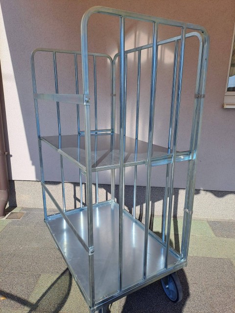 Vozički za prevoz čistega perila po meri