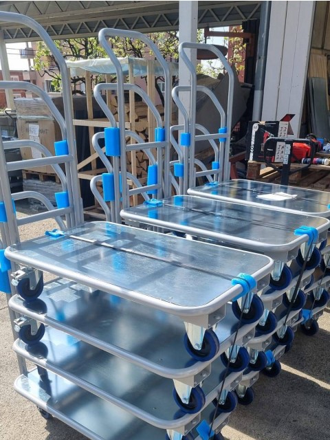 Zložljivi plato vozički za dostavne službe