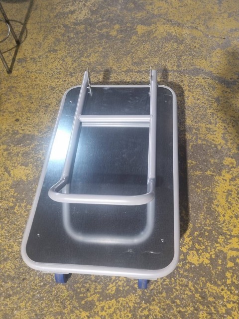 Zložljivi plato vozički za dostavne službe