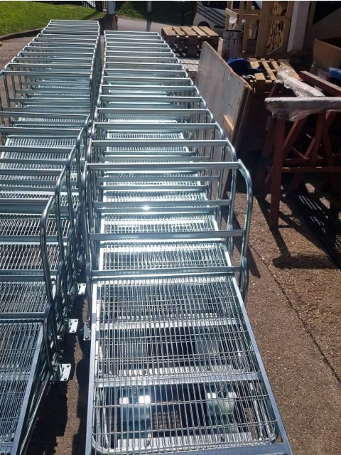 Kovinski trgovinski vozički za blago