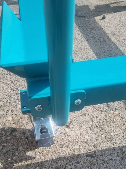 U paletni vozički proizvedeni v posebni barvi