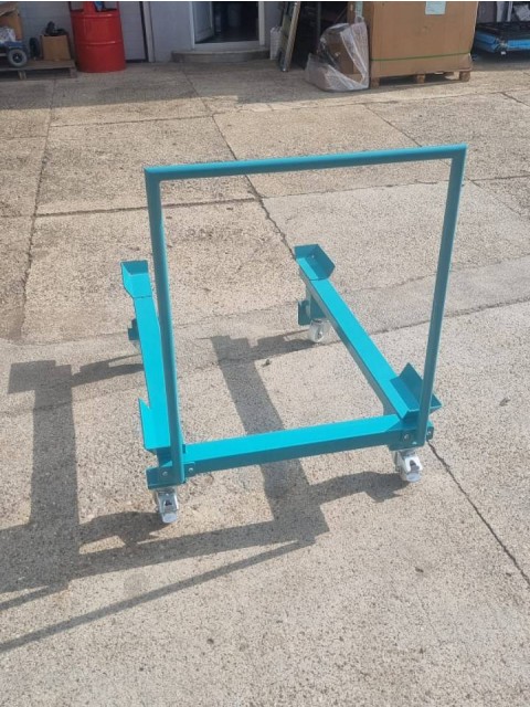 U paletni vozički proizvedeni v posebni barvi