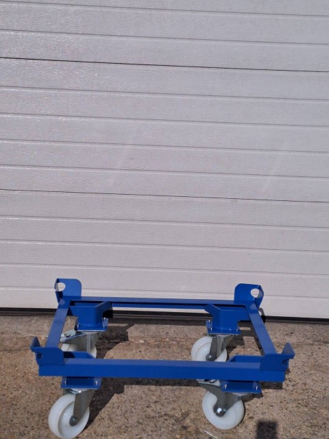 Izdelava malih vozičkov za težke industrijske zaboje