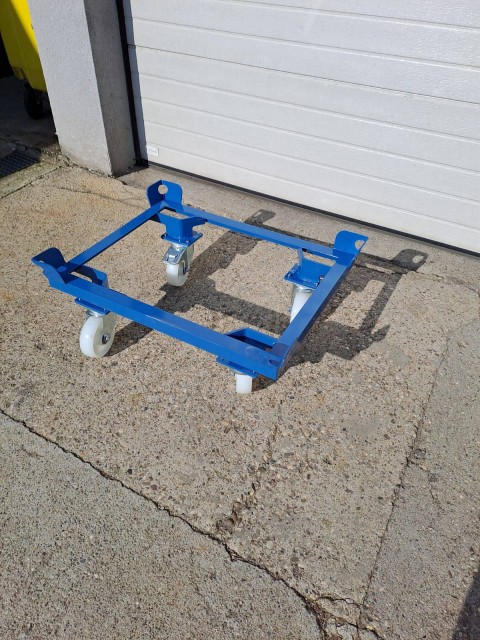 Izdelava malih vozičkov za težke industrijske zaboje