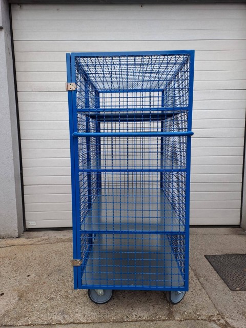 Varnostni vozički za hrambo paketov dostavne službe