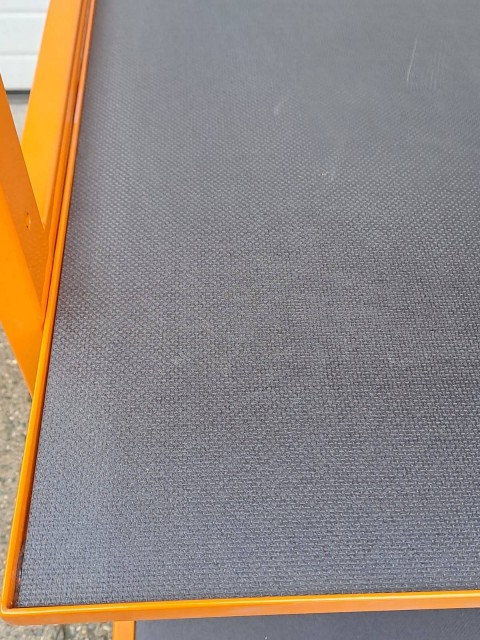 Vozički s policami za težke tovore v industriji