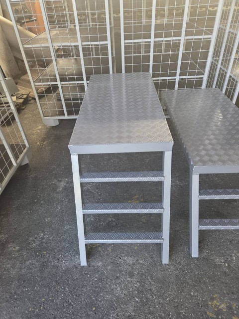 Izdelava aluminijskih delavnih pultov za proizvodnje