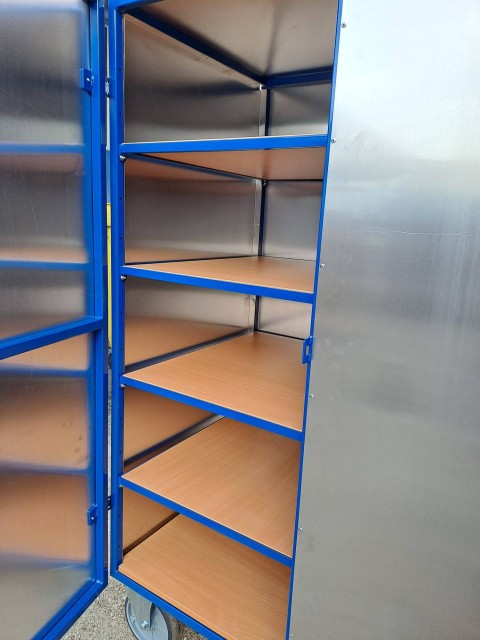 Zabojniki s kolesi iz aluminija za notranjo logistiko