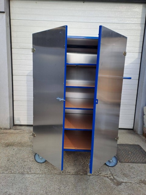 Zabojniki s kolesi iz aluminija za notranjo logistiko