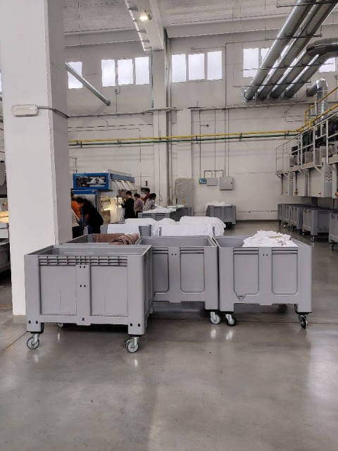 Vozički po meri in vreče za industrije pralnice