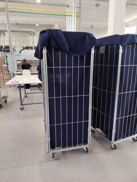 Vozički po meri in vreče za industrije pralnice