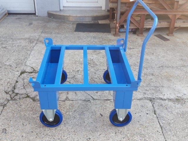 Anfertigung spezieller Wagen - zum Transport von Gitterboxen mit Sonderabmessungen