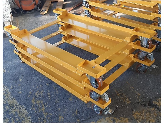 Spezielle tiefe Schwerlasstfahrgestelle für Materialbewegungen bis zu 2000 kg